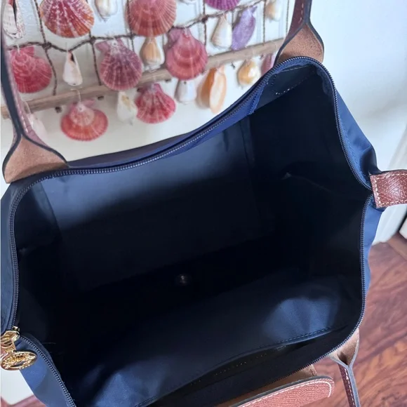 Medium Le Pliage Nylon Shoulder Tote in Navy Blue - Picture 9 of 16